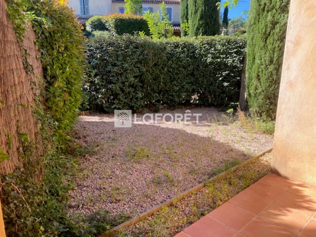 Aed - Ground Floor House with Garden in Secure Domain