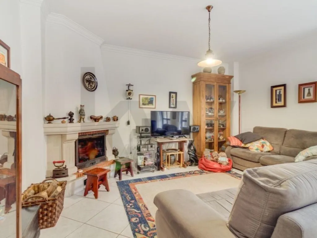 Elutuba - Luxury Apartment with Multiple Balconies in Alverca