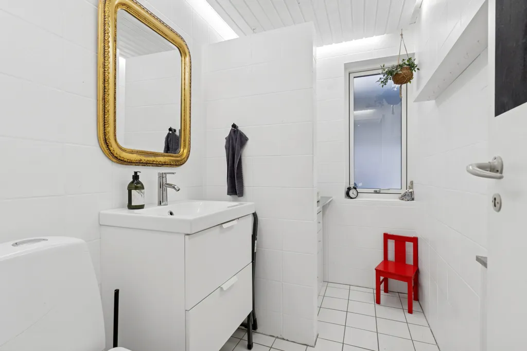 Salles de bain - Spacious Bungalow with Garden in Odense