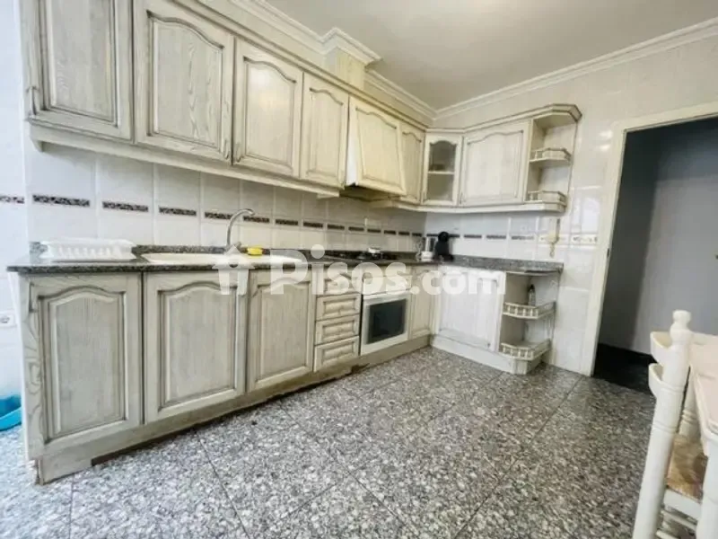 Kitchen - Student-Friendly Flat with Balconies in Altabix