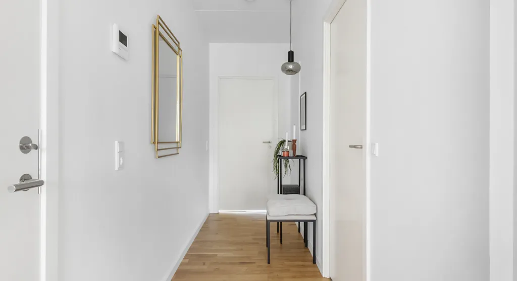 Esik - Spacious 2-Bedroom Flat with Large Balcony