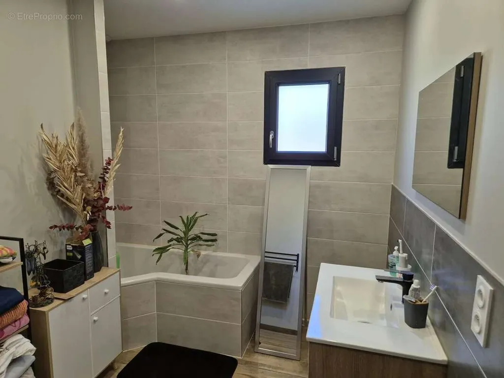 Vannitoad - Recent Flat-Plan House with Pool in Saint Pierre Eynac