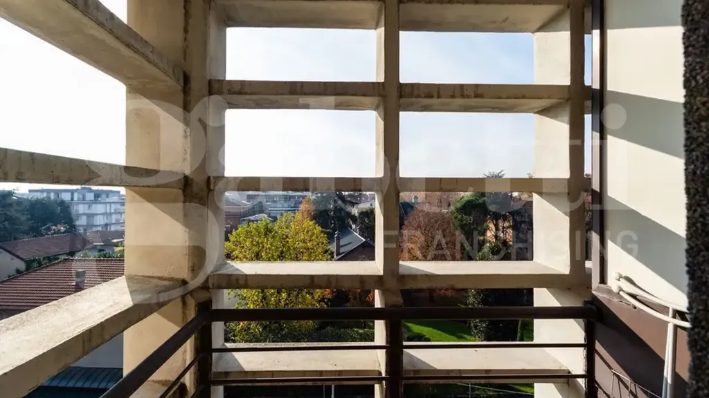 Balcon - Modernised Apartment with Balcony in Monza