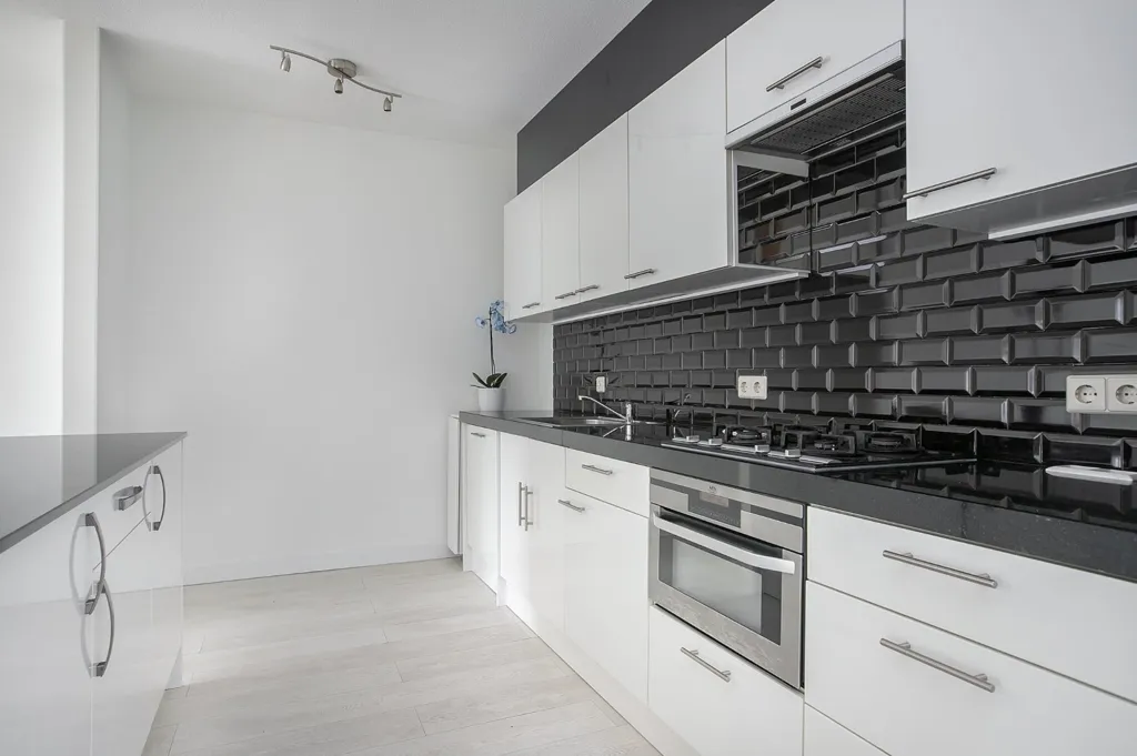 Kitchen - Stylish 3-Bedroom Apartment in Hoofddorp