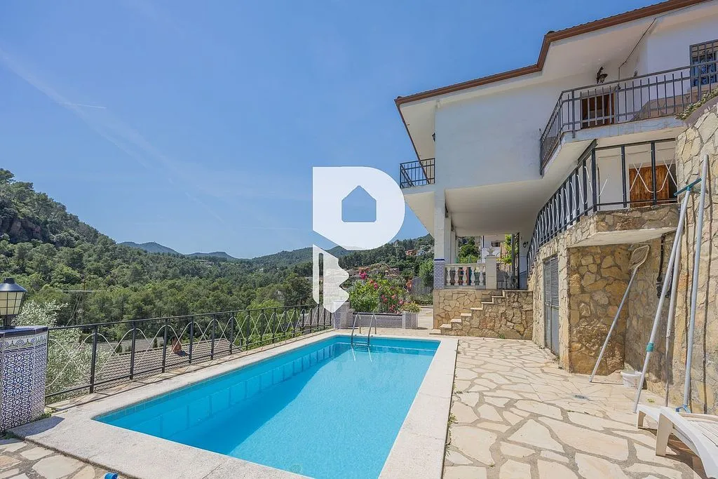 Pool - Chalet with Pool and Terrace in Corbera de Llobregat
