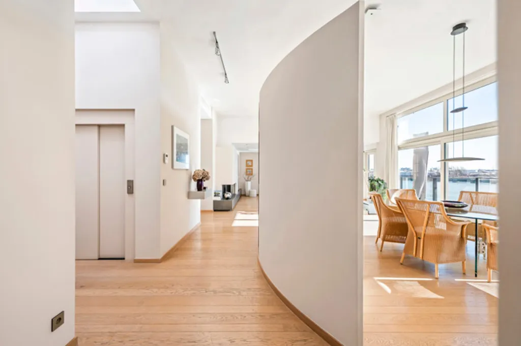 Esik - Penthouse with River View near Antwerp