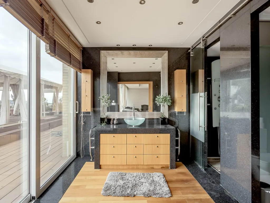 Vannitoad - Duplex Apartment with River View in Algés
