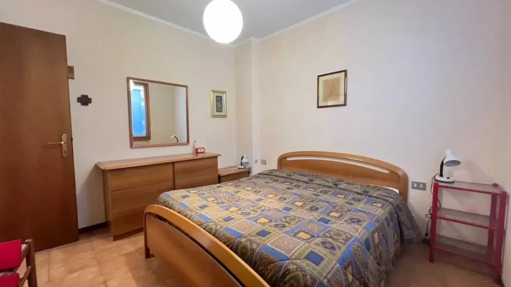 Chambres - Ground Floor Apartment with Private Courtyard in Loano