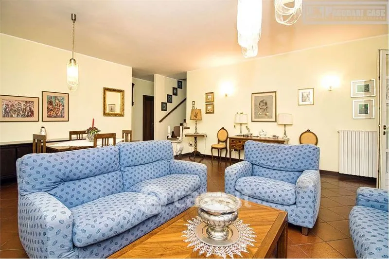 Elutuba - Semi-detached Villa with Garden in Torrenova, Modena