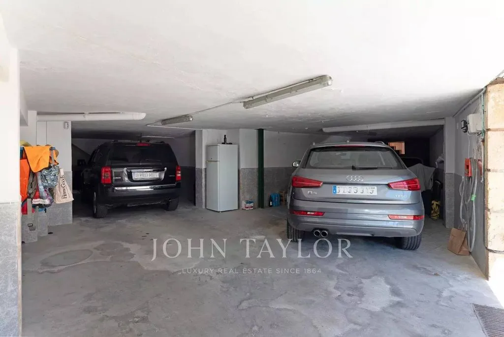 Garage - 6-Bedroom House with Pool in Sant Agustí, Mallorca