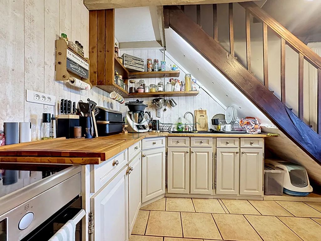 Cuisine - Ensemble Immobilier avec Grange dans un Cadre Verdoyant