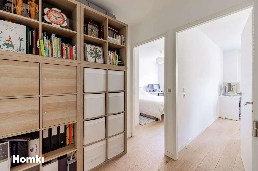 Esik - Modern Apartment with Parking in Puteaux
