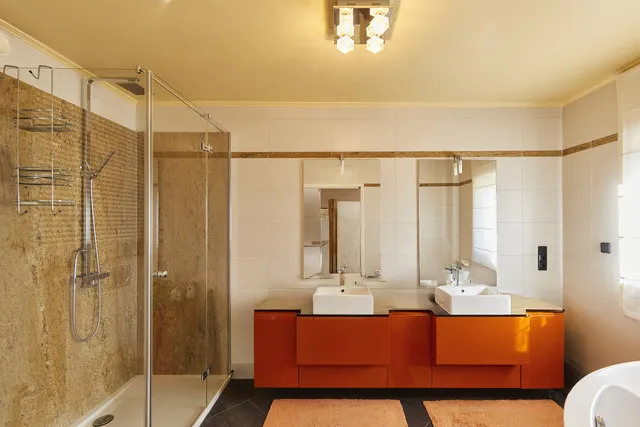 Salles de bain - Maison de 5 Chambres avec Jardin à Dudelange