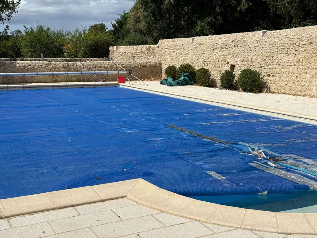 Piscine - Demeure de Caractère avec Piscine à La Villedieu du Clain