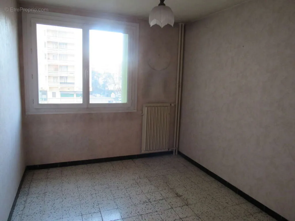 Pièces - Appartement T4 avec Terrasse Véranda à Alès
