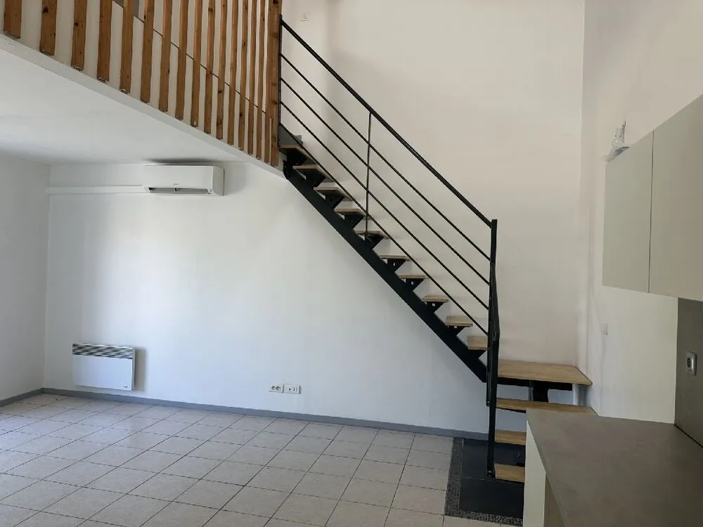 Rooms - Duplex Apartment with Parking in Gaillac