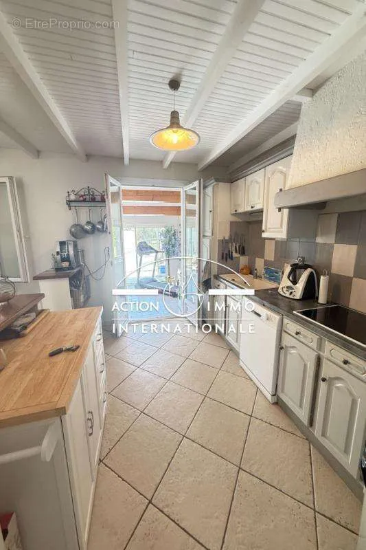 Cuisine - Villa avec Piscine et Pergola à Arles