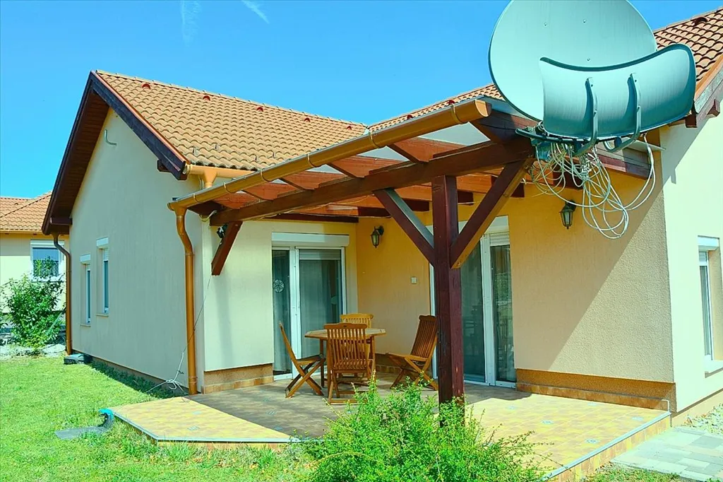 Terrazza - Modern 4-Bedroom Duplex in Tatabánya
