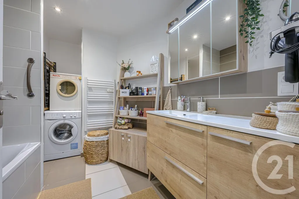 Salles de bain - Appartement 3 Pièces avec Jardin à Rumilly