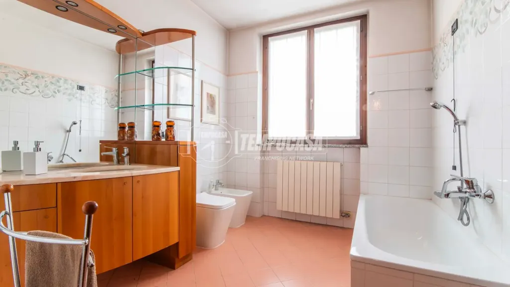 Salles de bain - Villa with Garden in Brunate