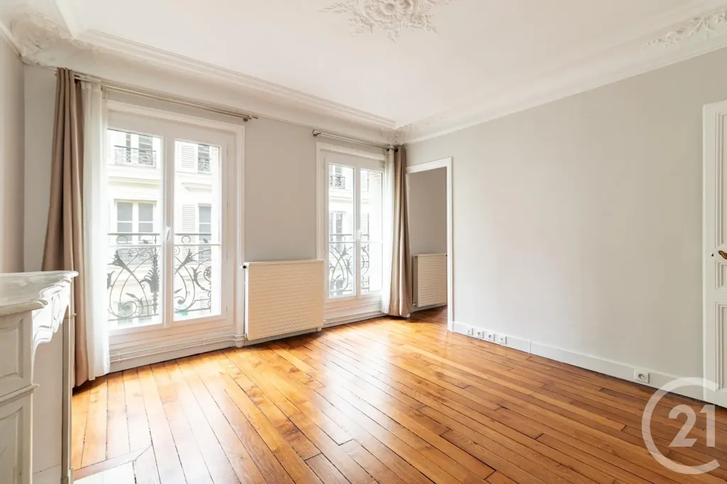 Séjour - Appartement Parisien avec Balcon aux Batignolles