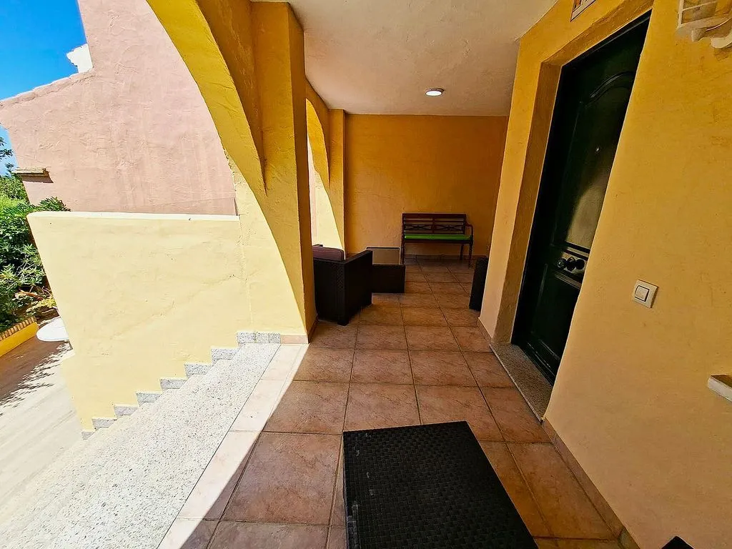 Terrass - Terraced Apartment with Pool in Central Location