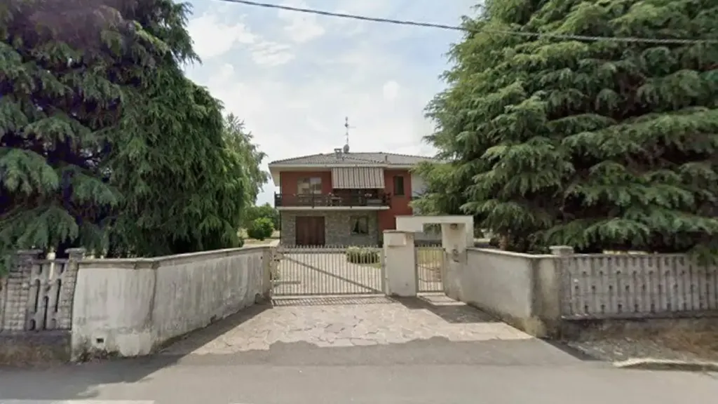 Välivaade - Villa with Edificabile Potential in Bernareggio