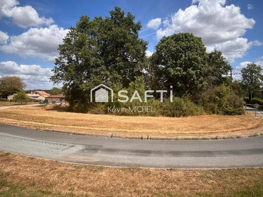 Jardin - Terrain Constructible à Ansac-sur-Vienne