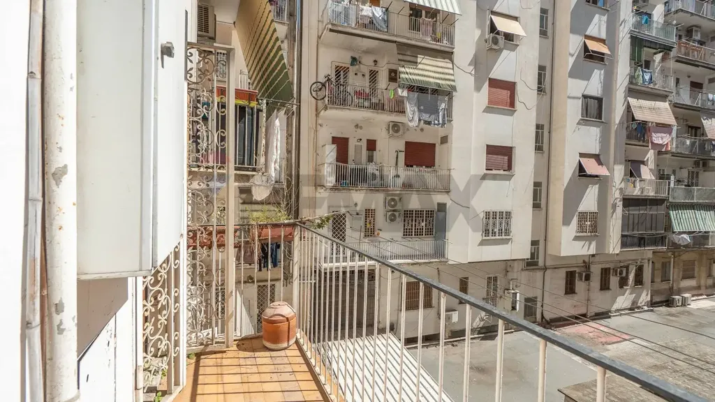 Balcon - Furnished Apartment with Balcony in Rome