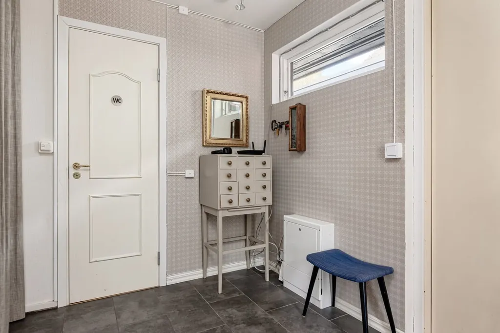 Hallway - 1½-Storey Villa with Spa Deck in Quiet Suburb