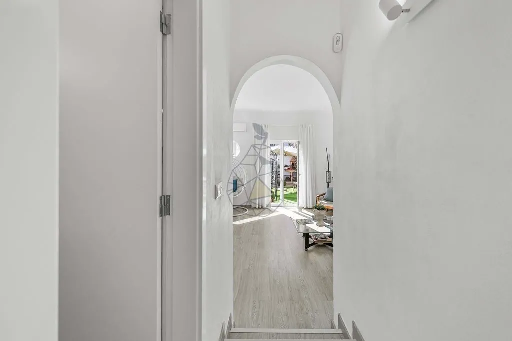 Hallway - 2-Bedroom Villa with Private Garden in Albufeira