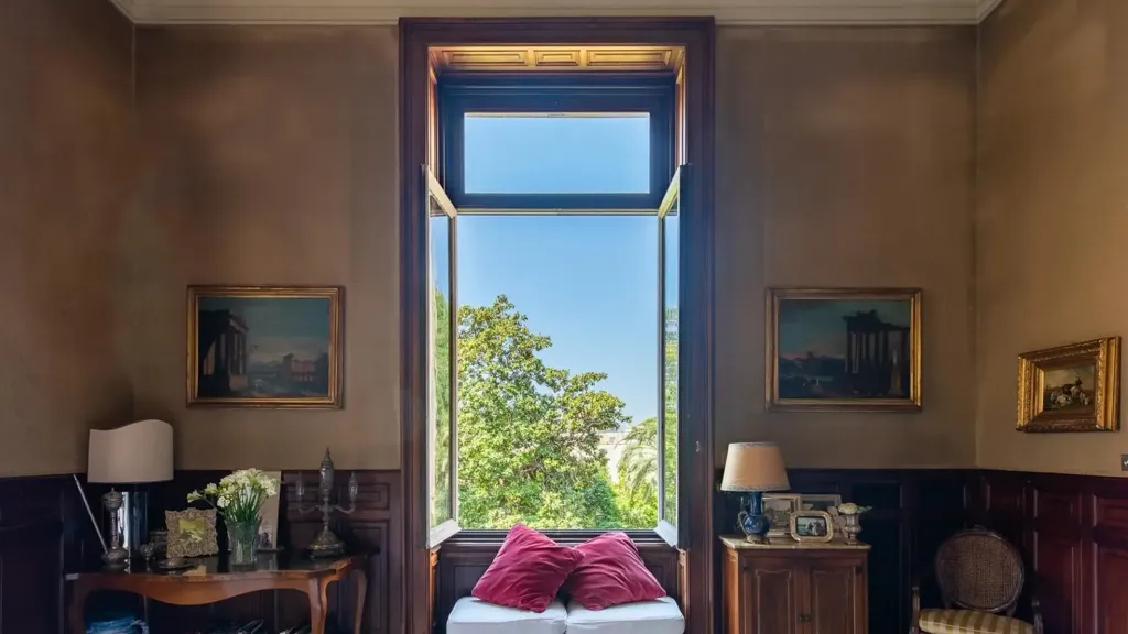 Séjour - Noble Apartment with Private Chapel in Genoa