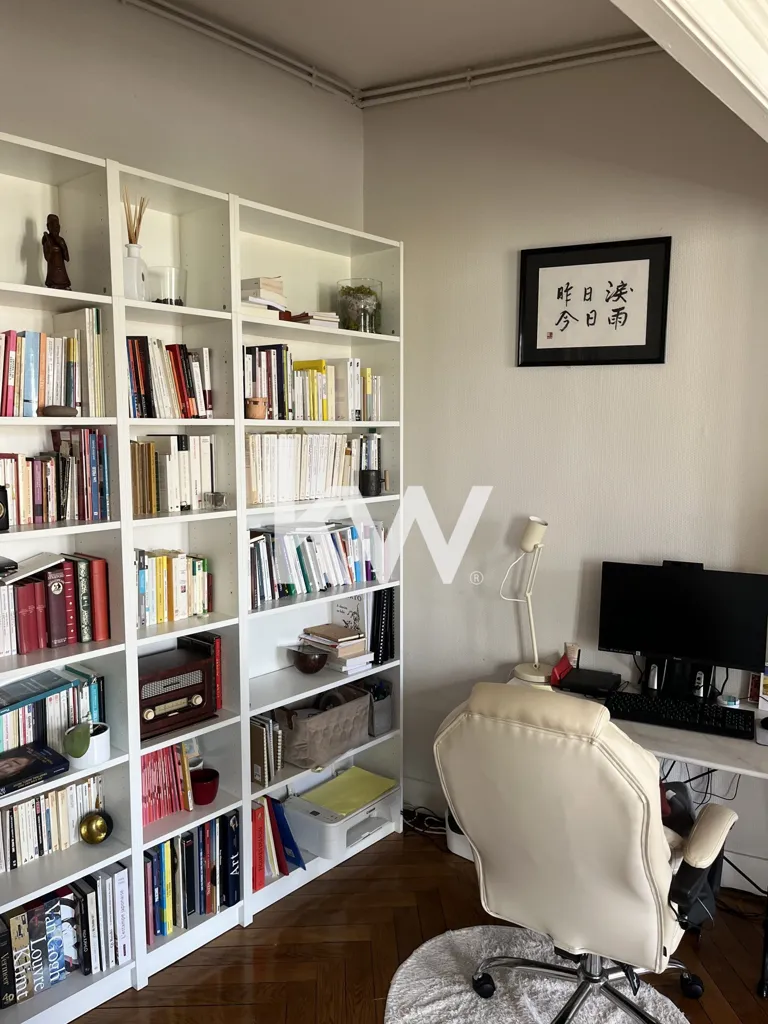 Bureau - Appartement Bourgeois avec Balcon à Saint-Étienne
