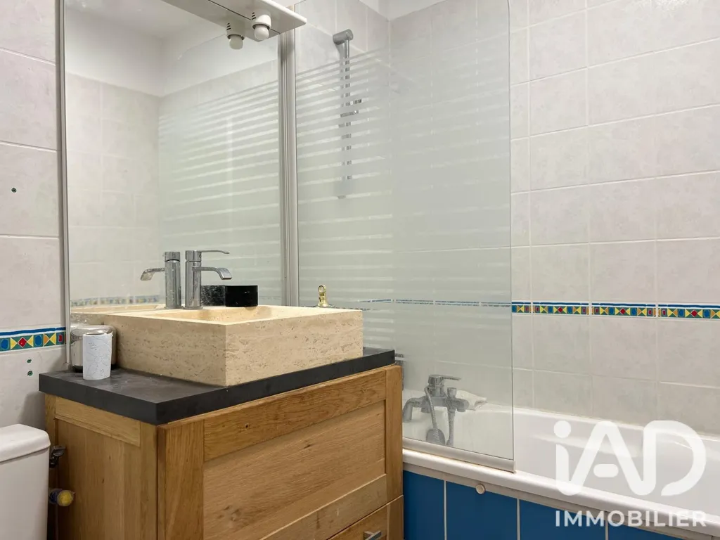 Salles de bain - Appartement 2 Pièces avec Piscine à Le Chesnay