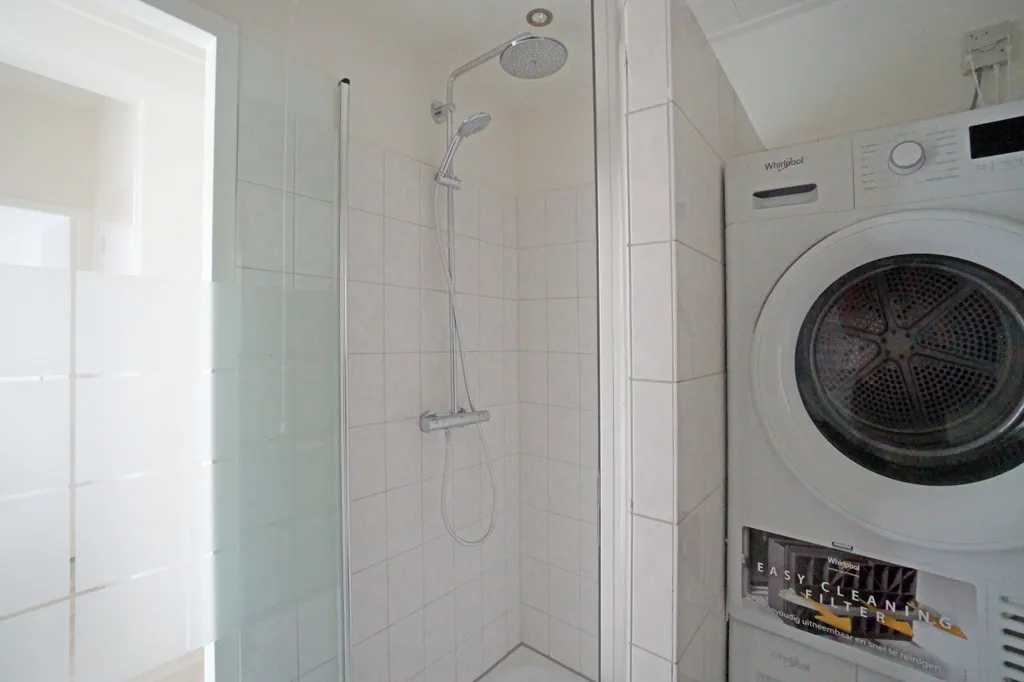 Pesuköök - 3-Bedroom Gallery Flat with Balcony in Rotterdam Centre