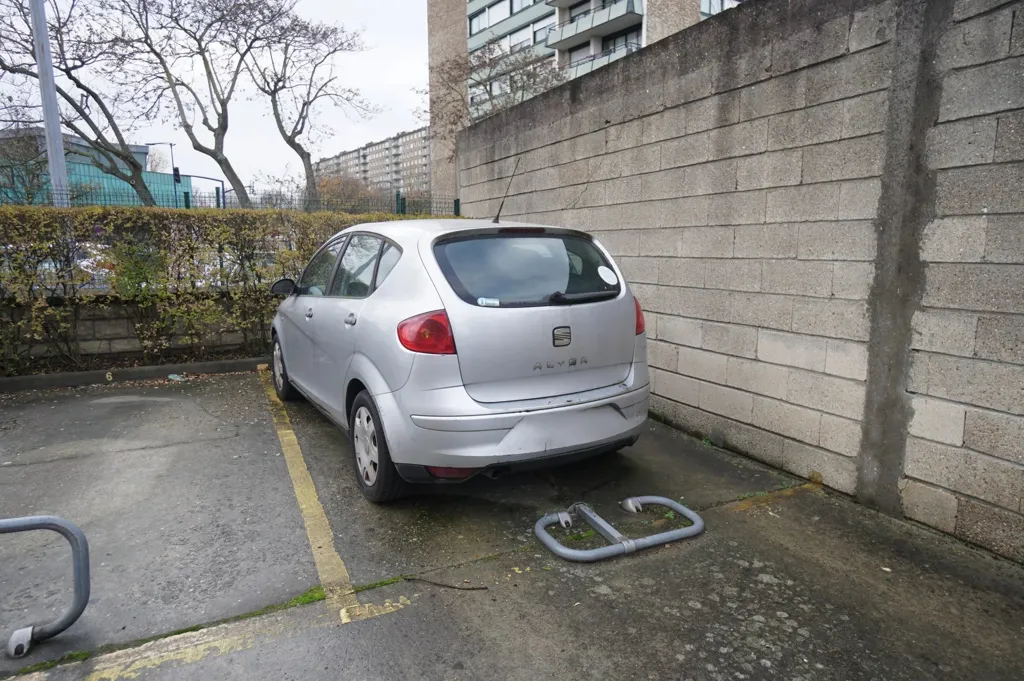 Extérieur - Appartement F2 au Dernier Étage avec Parking à Proximité des Commodités