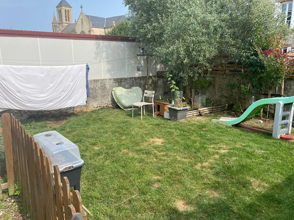 Jardin - Maison de Bourg avec Jardin et Puits à Chanverrie