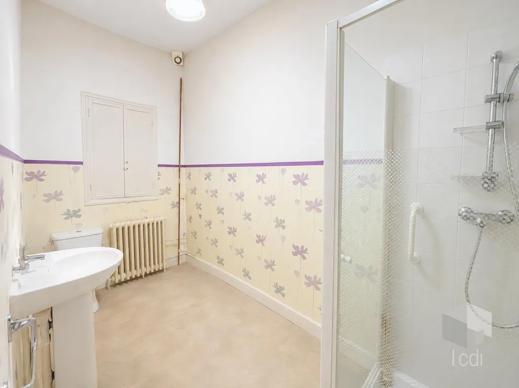 Bathrooms - Three-Level Townhouse with Garden in Montélimar