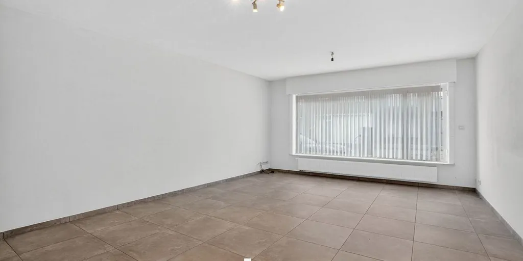 Rooms - Apartment with Garage in Central Roeselare