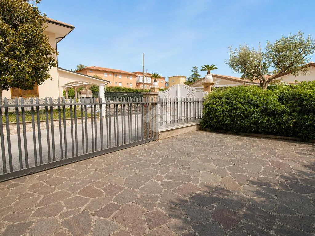 Esterno - Villa indipendente con giardino a Osimo