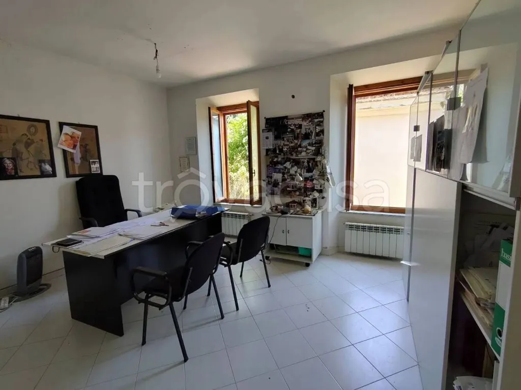 Bureau - Spacious Apartment with Balcony in Priverno