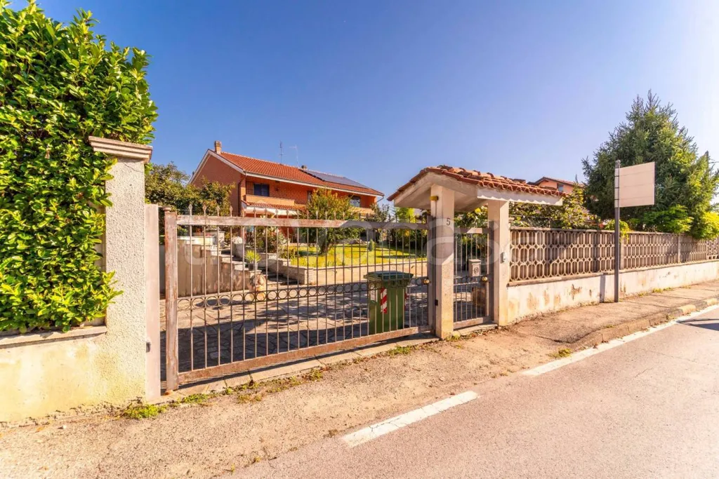 Exterior - Elegant Villa with Private Garden in Chieri