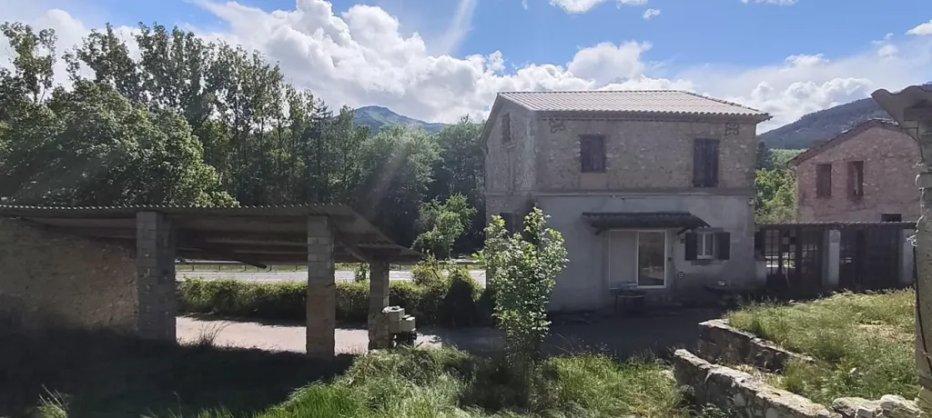 Extérieur - Domaine avec Moulin et 17 Hectares à Barrème
