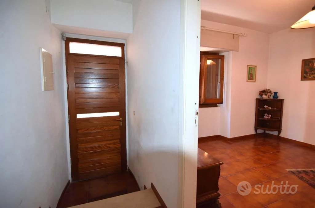 Hallway - Detached House with Private Courtyard in Centre