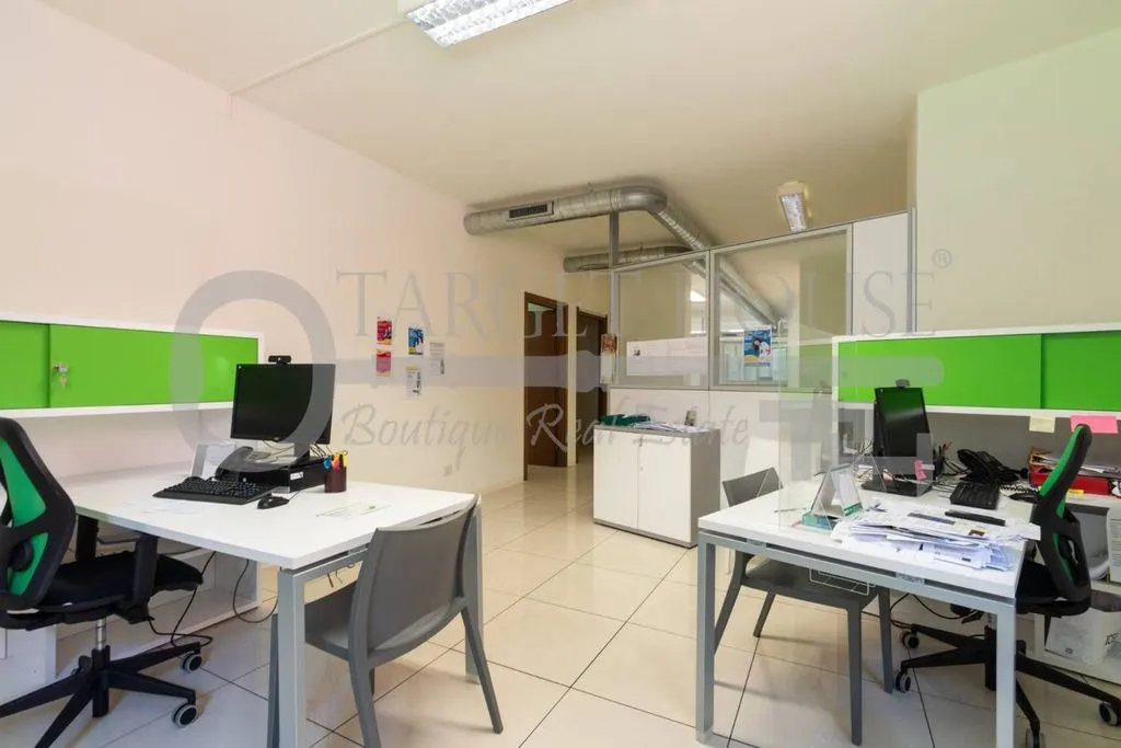 Kabinet - Office with Lake View in Como