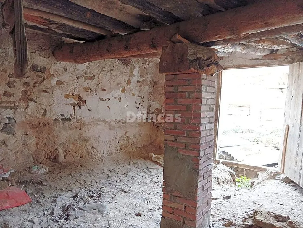 Rustic House with Corral in Cubla