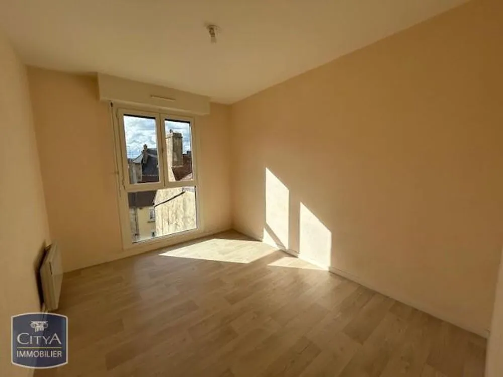 Pièces - Appartement Équipé avec Garage en Centre Ville