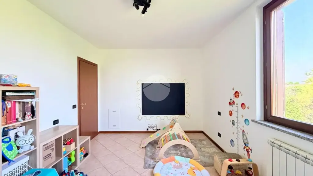 Pièces - Terraced Villa with Private Garden in Mairano