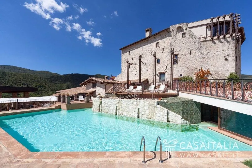 Bassein - Restored Castle Resort with Mountain Views, Spoleto