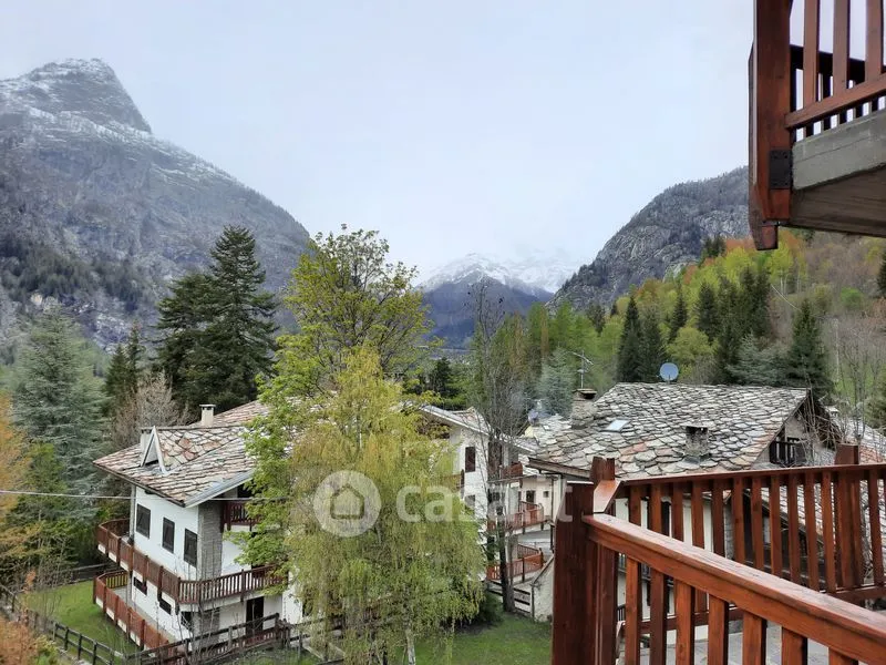 Rõdu - Panoramic Apartment with Balcony in Courmayeur